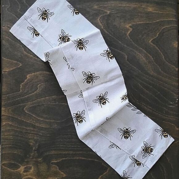 NWOT Bumblebee hanging tea towel - Picture 4 of 8